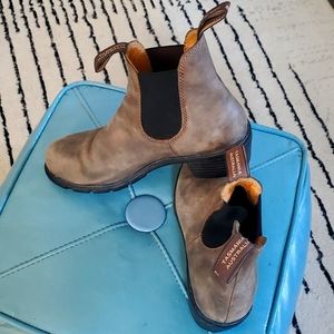 Blundstone heeled boots size 8.5